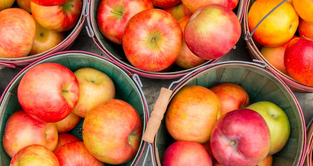 Will an Apple Really Clean Your Teeth? - Simply Dental